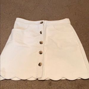 White Scalloped Skirk